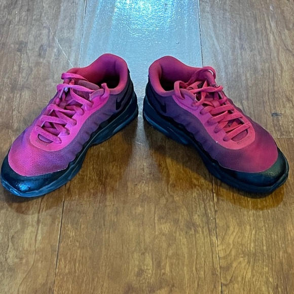 Nike - Picture 2 of 6